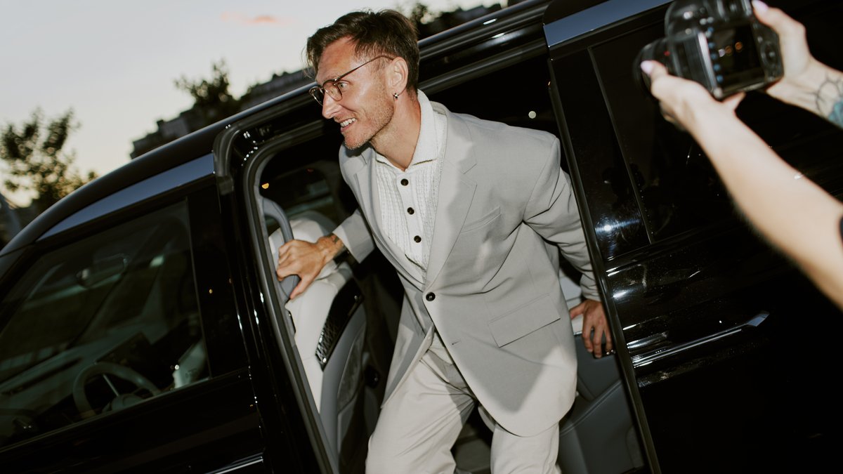 Red Carpet Experience: Limousines for Film Premieres and Awards Events